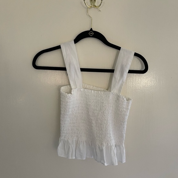 CUTE WHITE UNIQLO CROP TOP - Picture 3 of 4